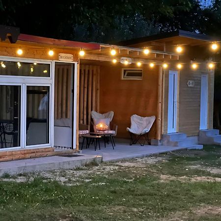 The Frog Glamping Hotel Horezu Bagian luar foto