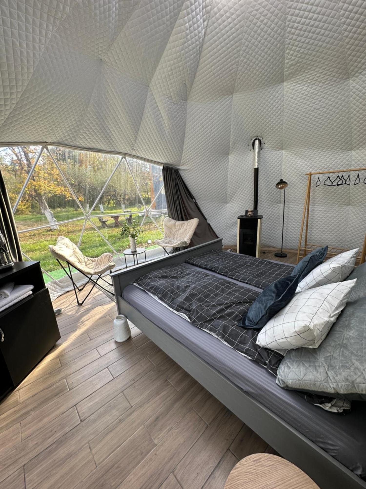 The Frog Glamping Hotel Horezu Bagian luar foto