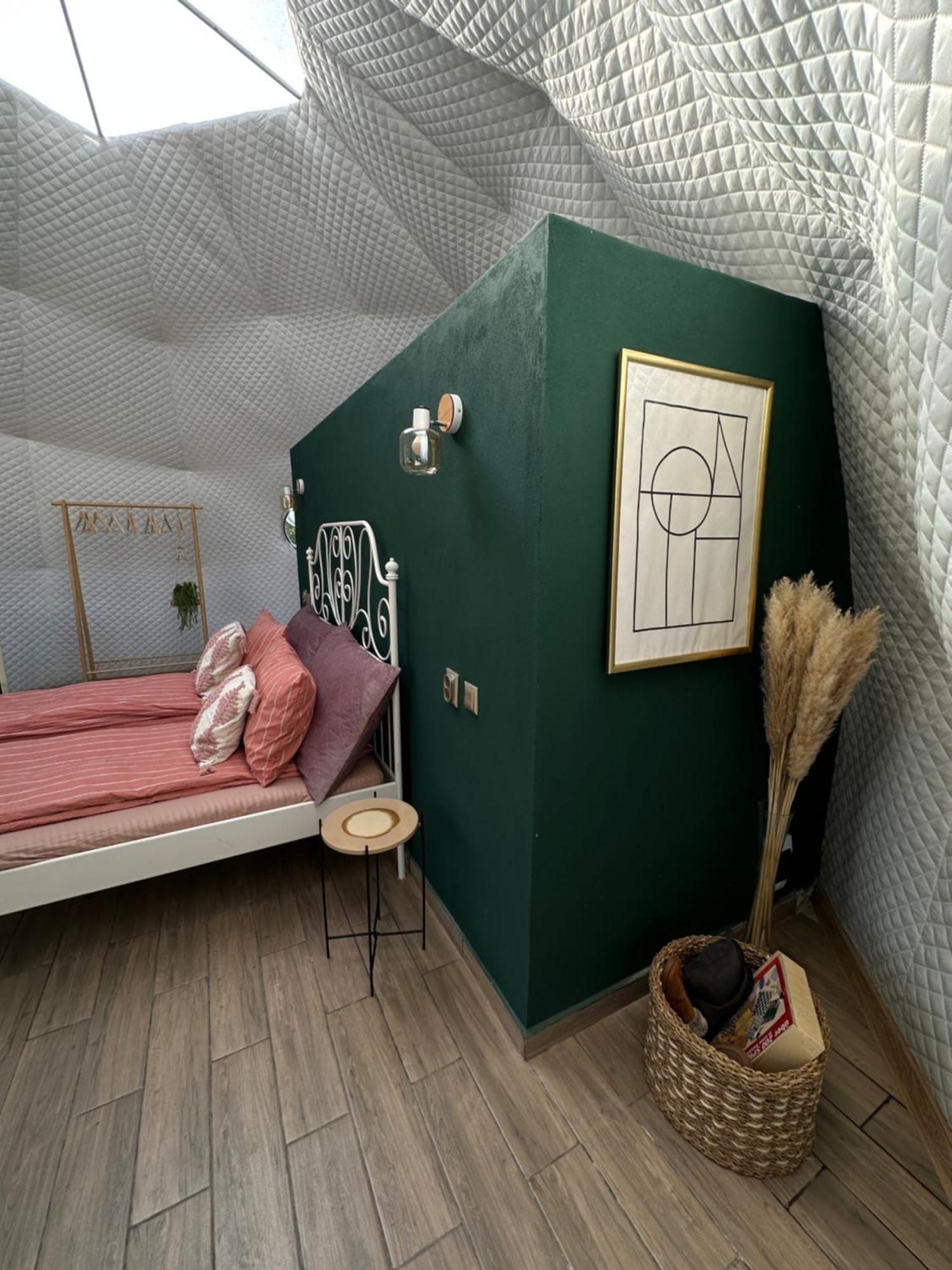 The Frog Glamping Hotel Horezu Bagian luar foto