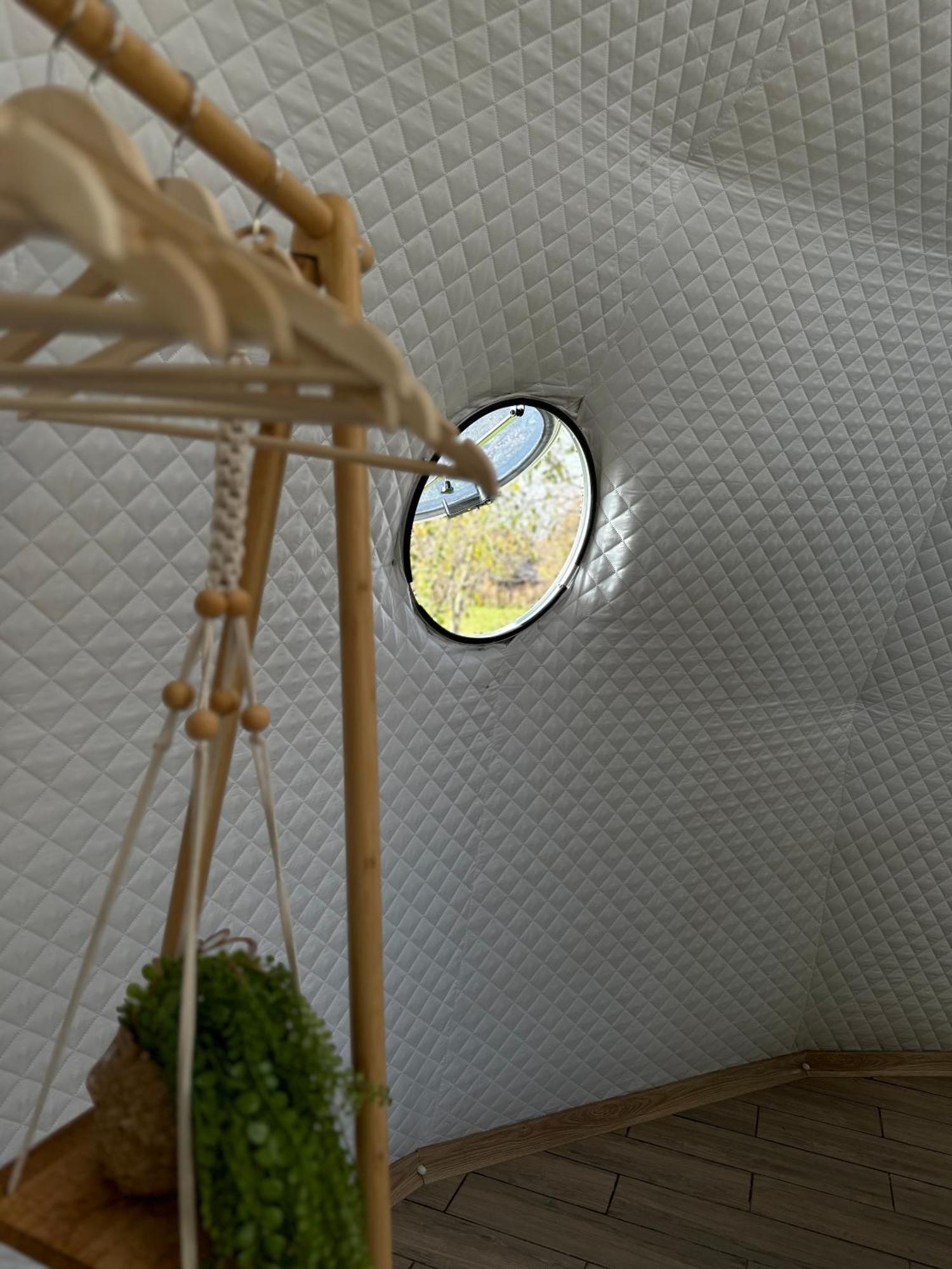 The Frog Glamping Hotel Horezu Bagian luar foto