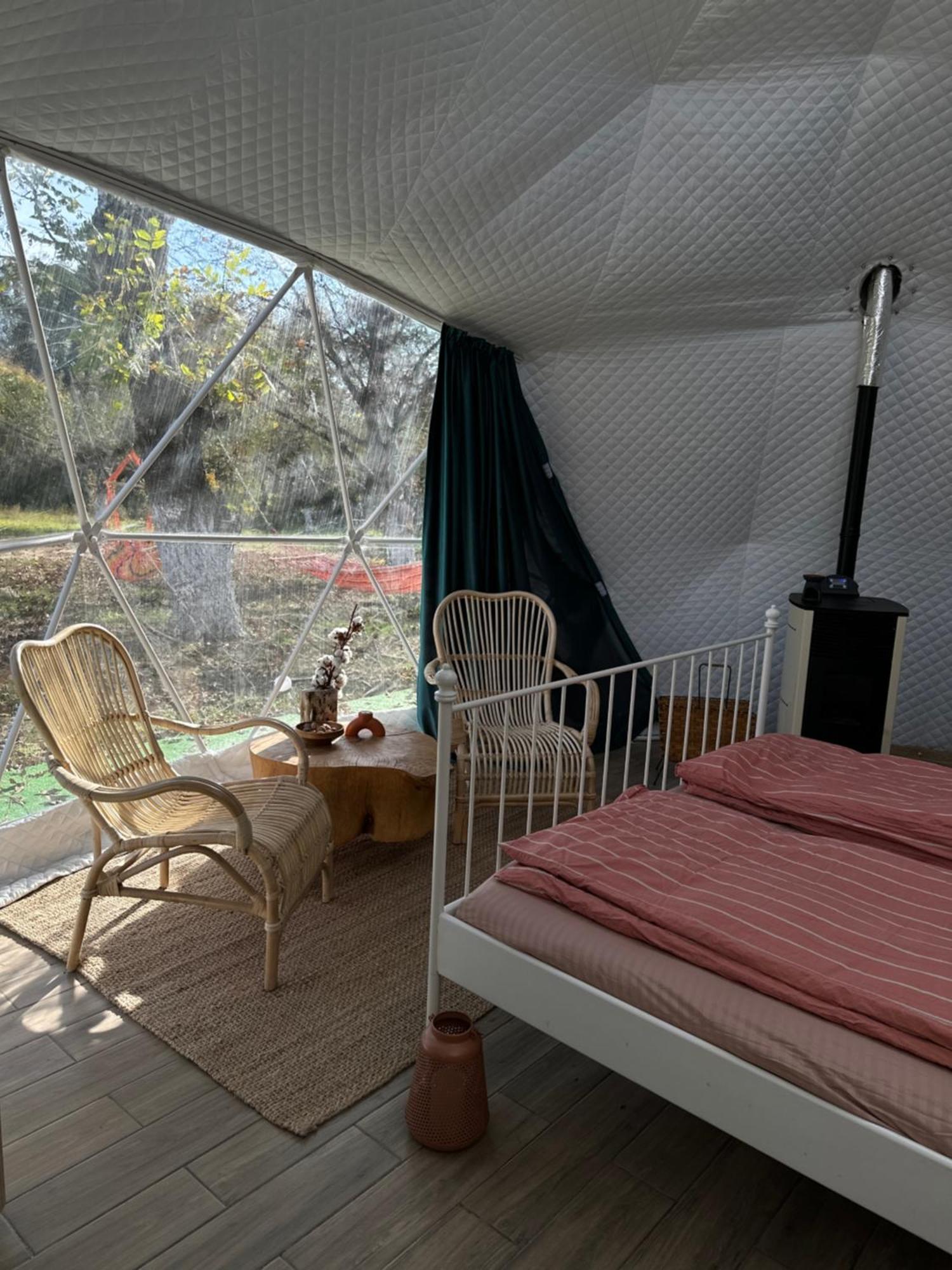The Frog Glamping Hotel Horezu Bagian luar foto