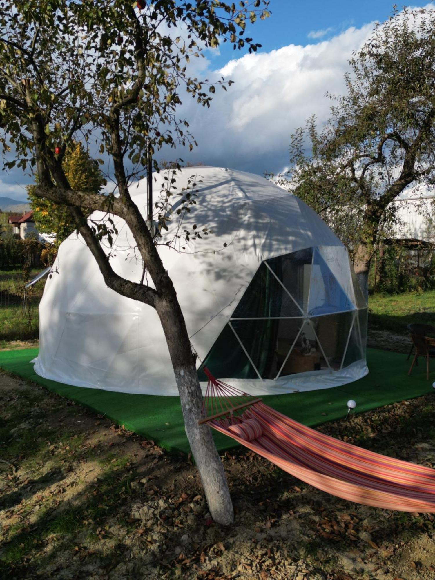 The Frog Glamping Hotel Horezu Bagian luar foto