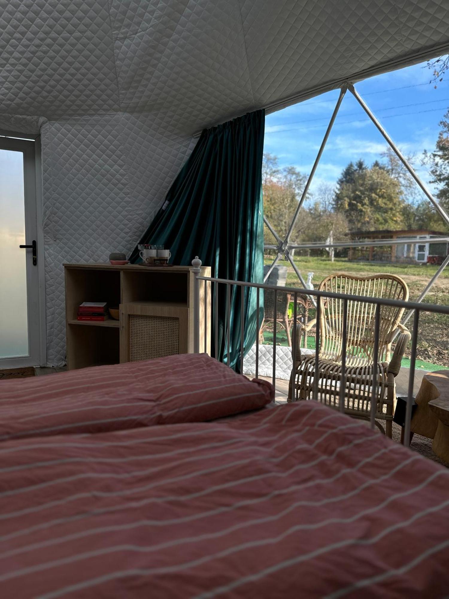 The Frog Glamping Hotel Horezu Bagian luar foto