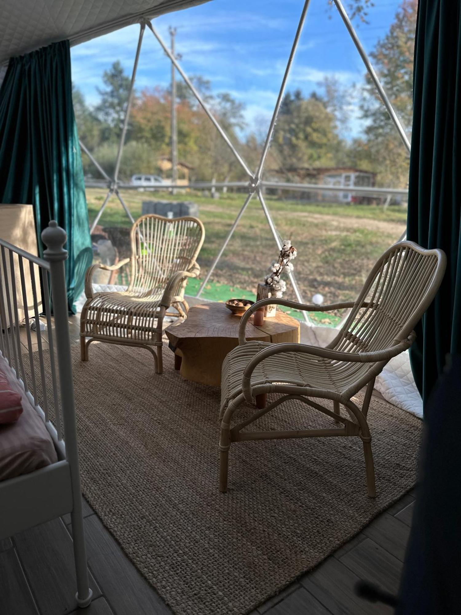 The Frog Glamping Hotel Horezu Bagian luar foto