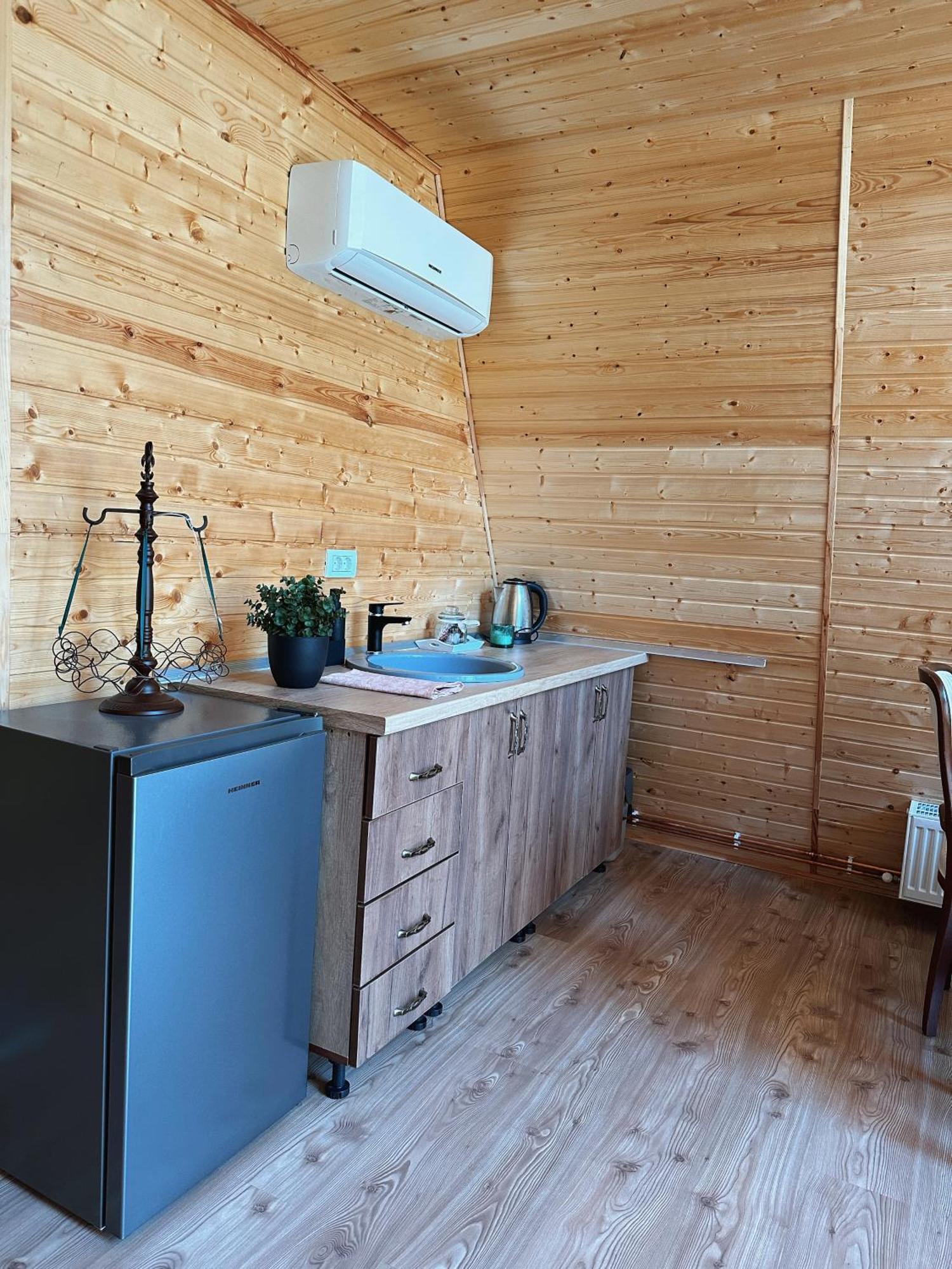 The Frog Glamping Hotel Horezu Bagian luar foto