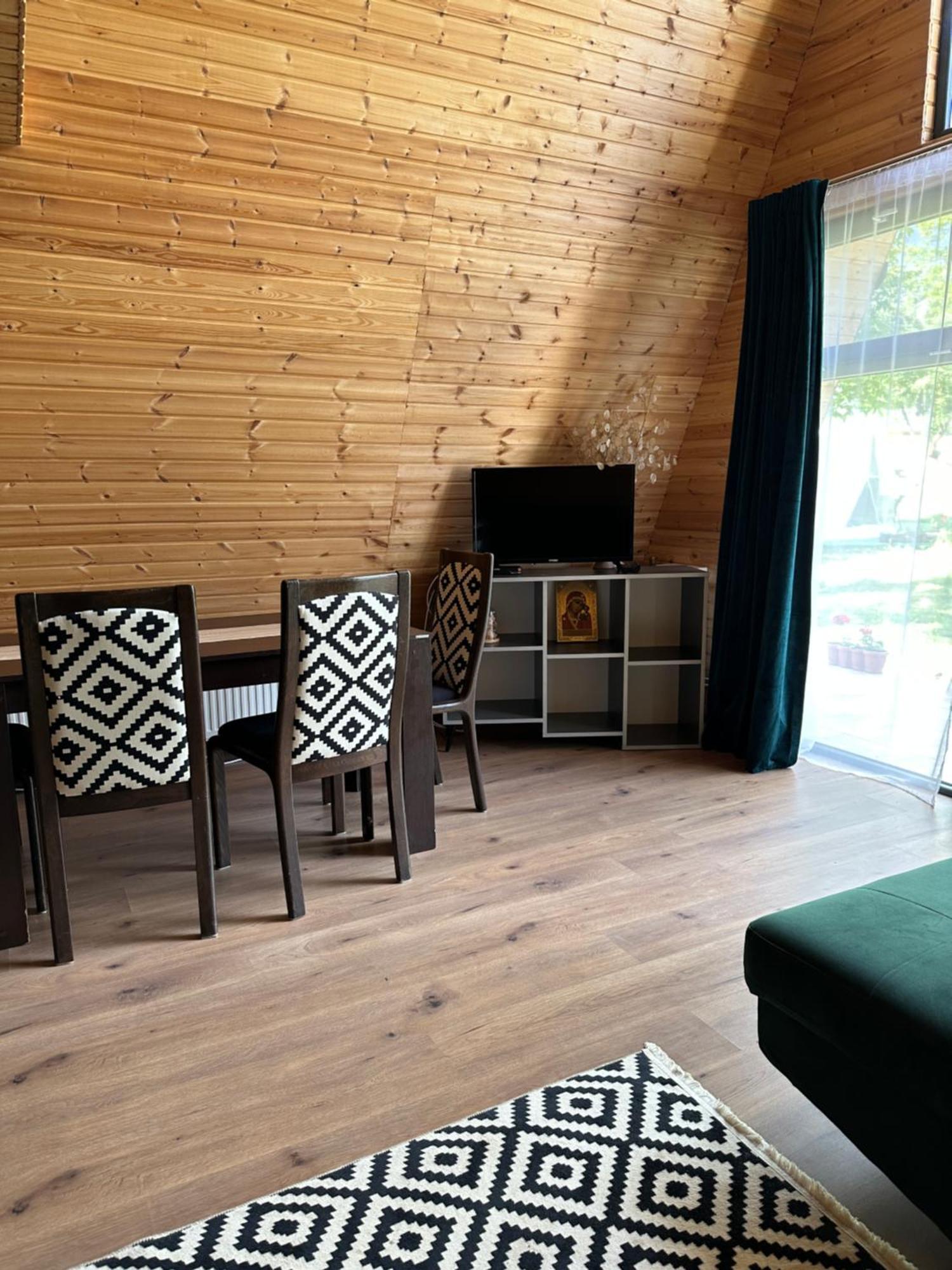 The Frog Glamping Hotel Horezu Bagian luar foto