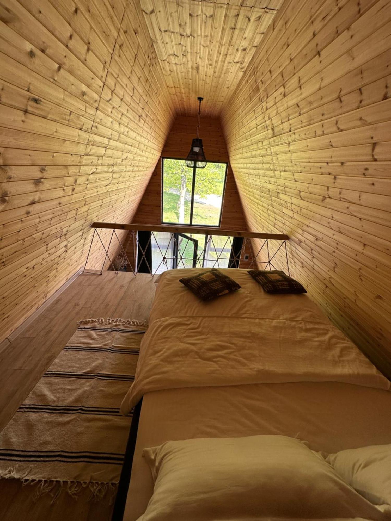 The Frog Glamping Hotel Horezu Bagian luar foto