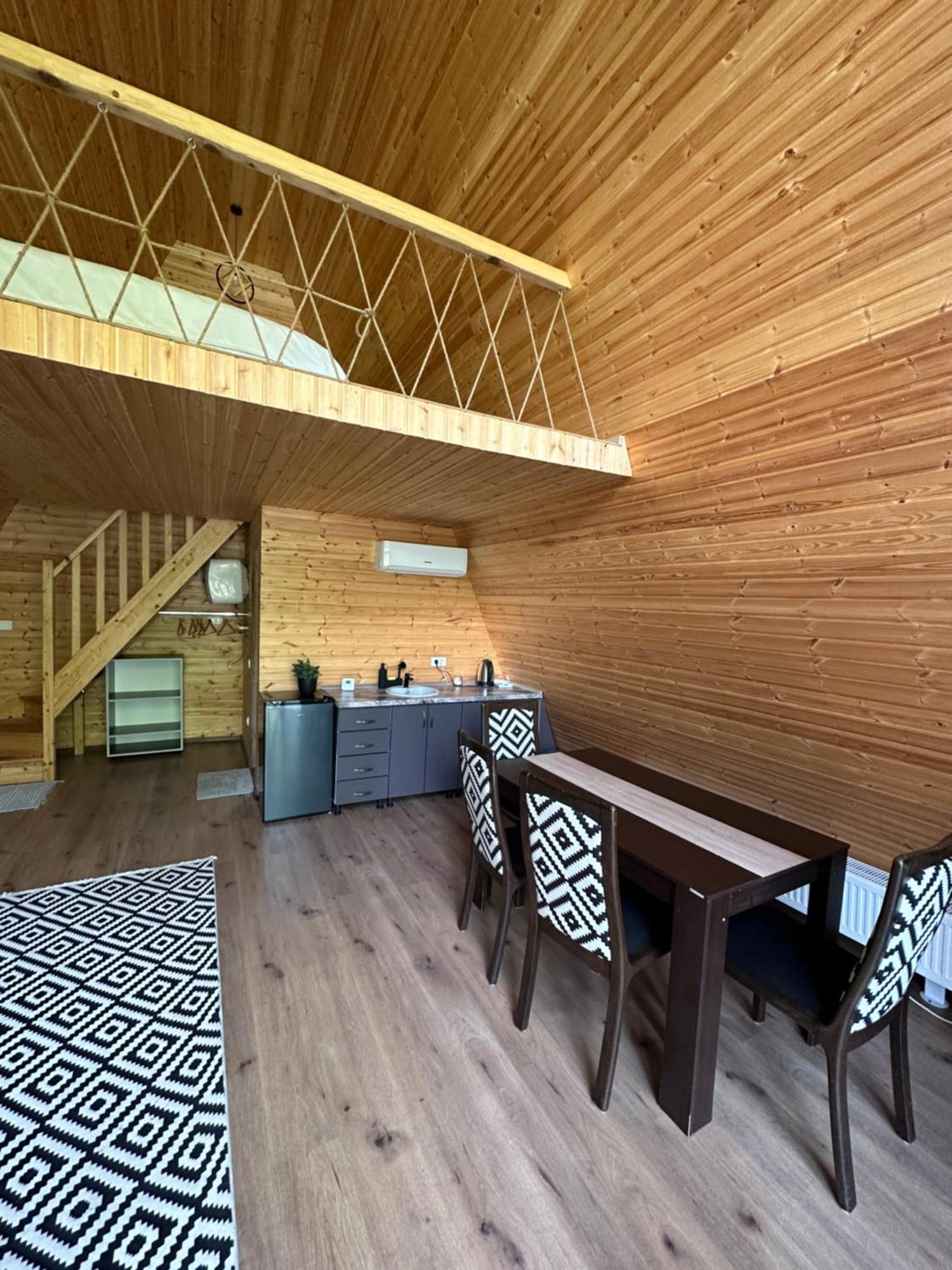 The Frog Glamping Hotel Horezu Bagian luar foto
