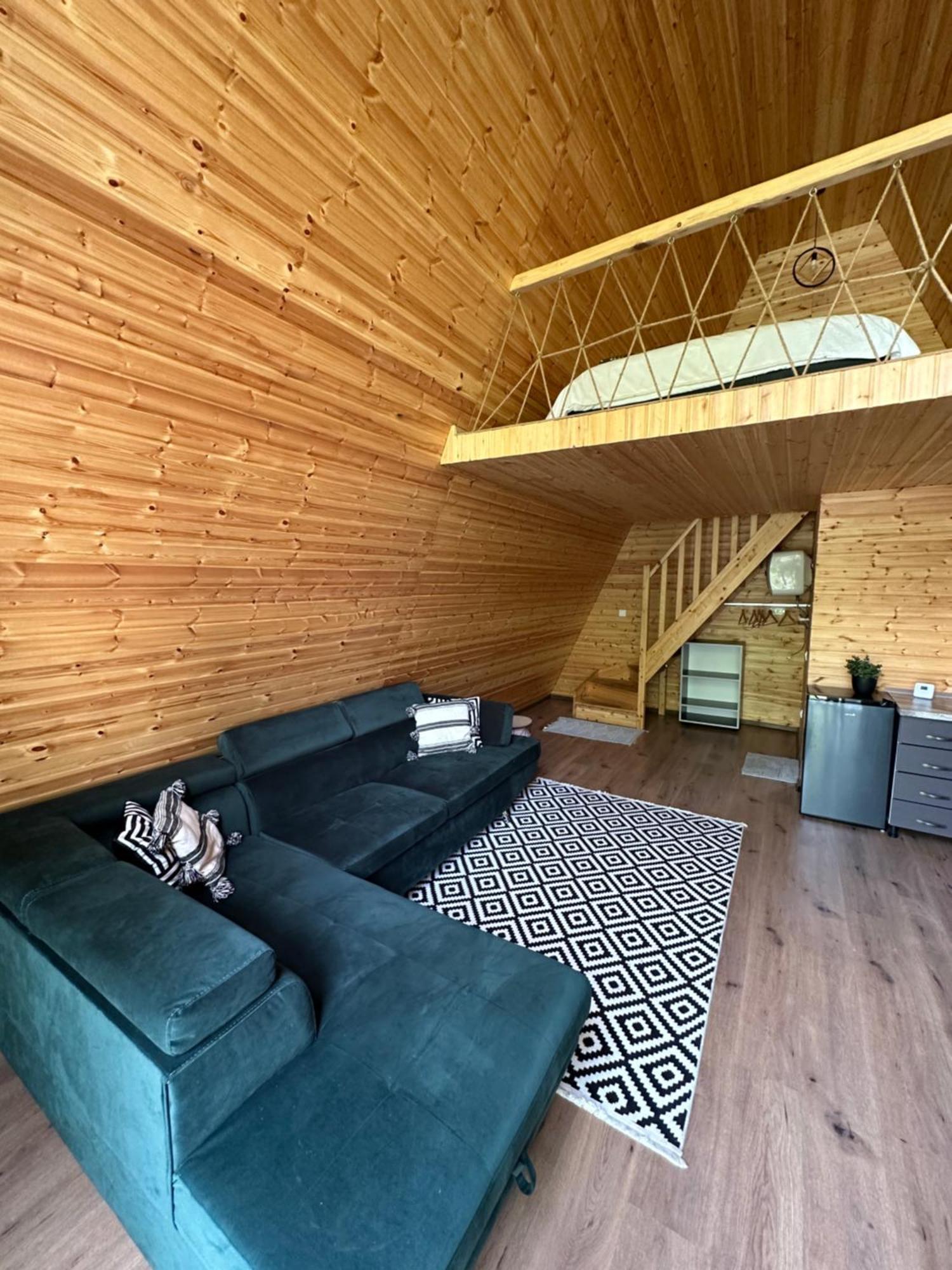 The Frog Glamping Hotel Horezu Bagian luar foto