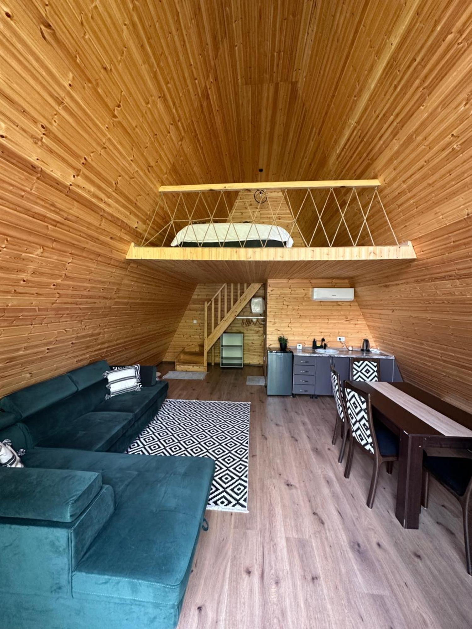 The Frog Glamping Hotel Horezu Bagian luar foto