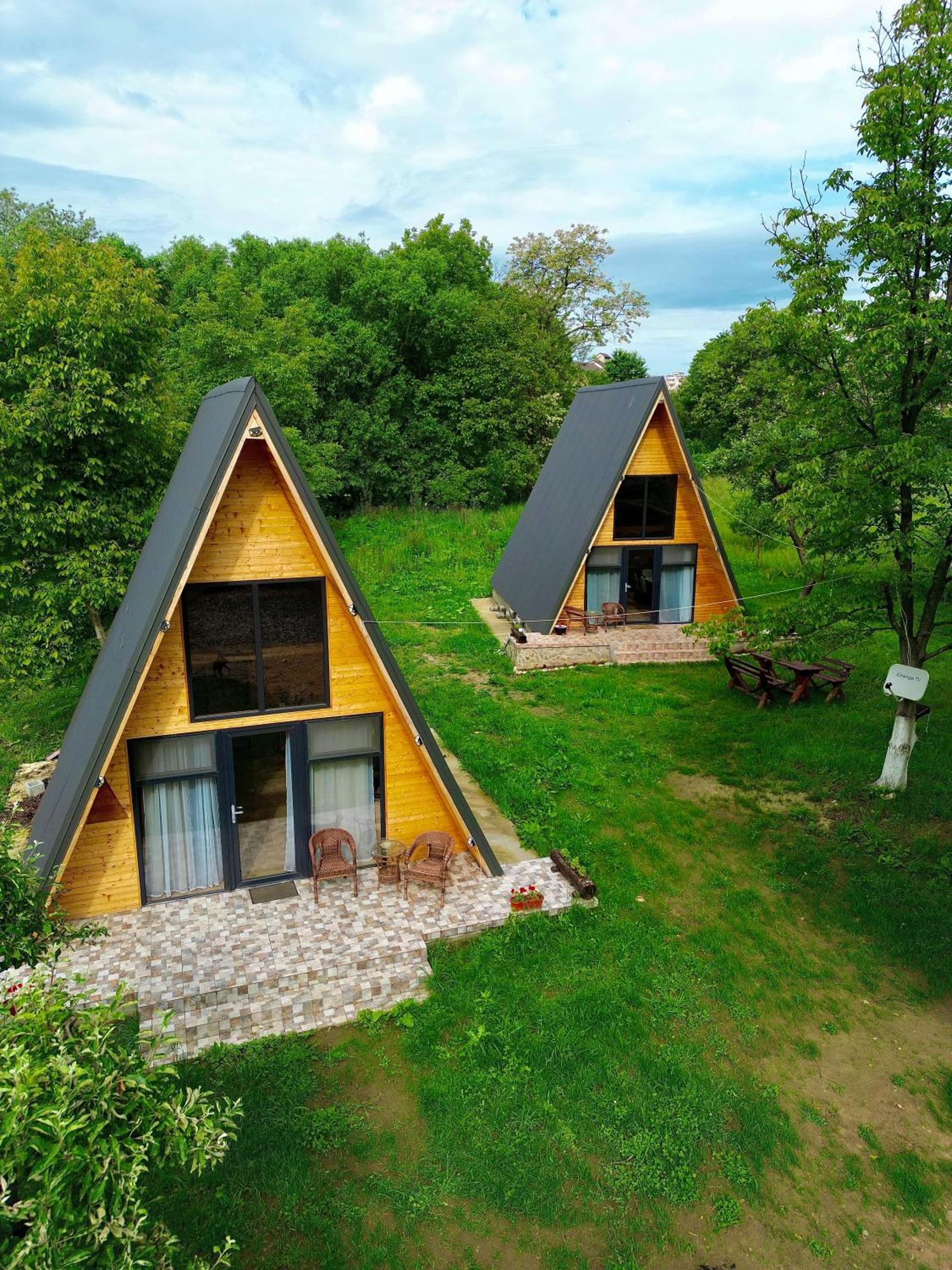 The Frog Glamping Hotel Horezu Bagian luar foto