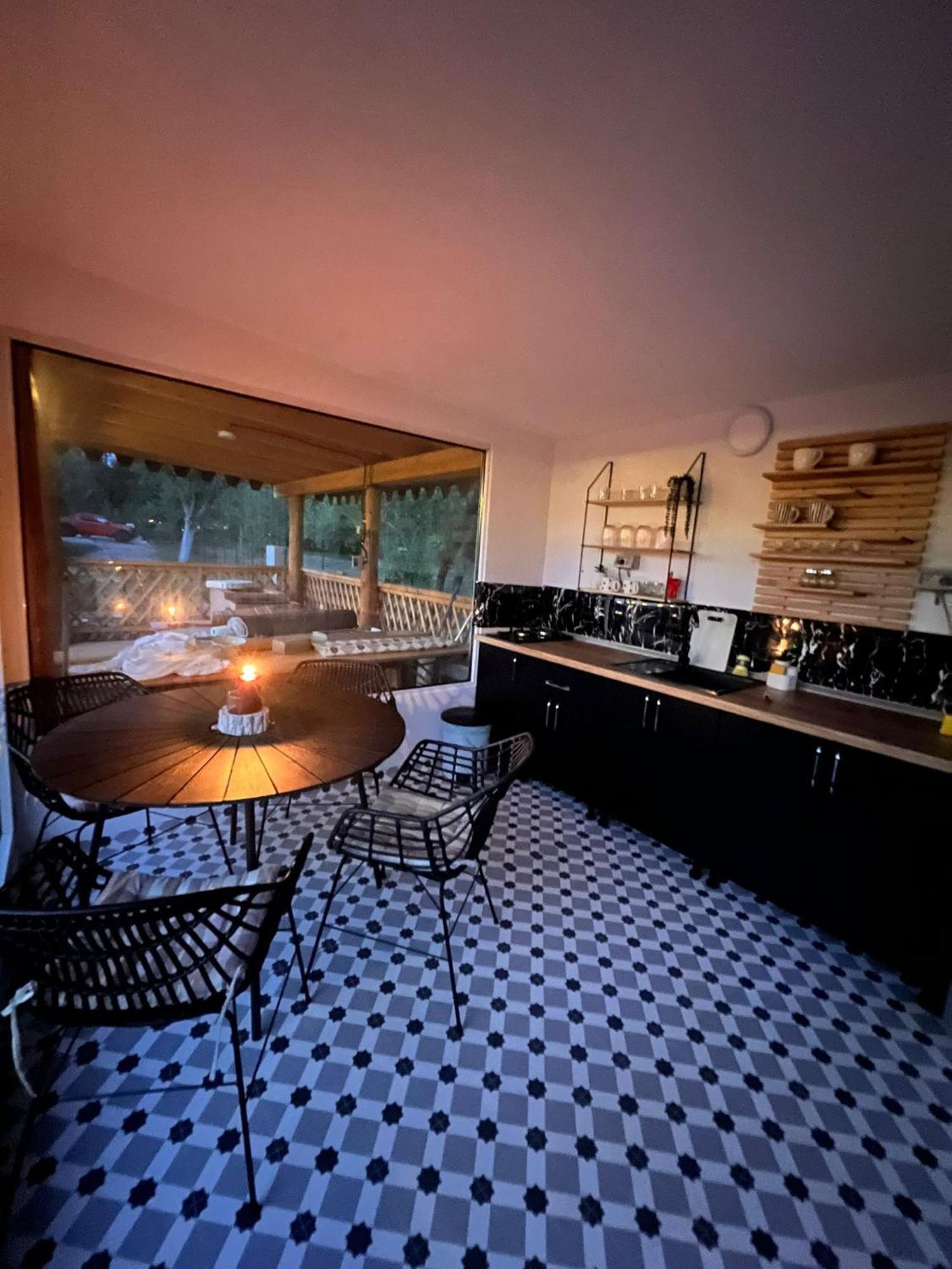 The Frog Glamping Hotel Horezu Bagian luar foto