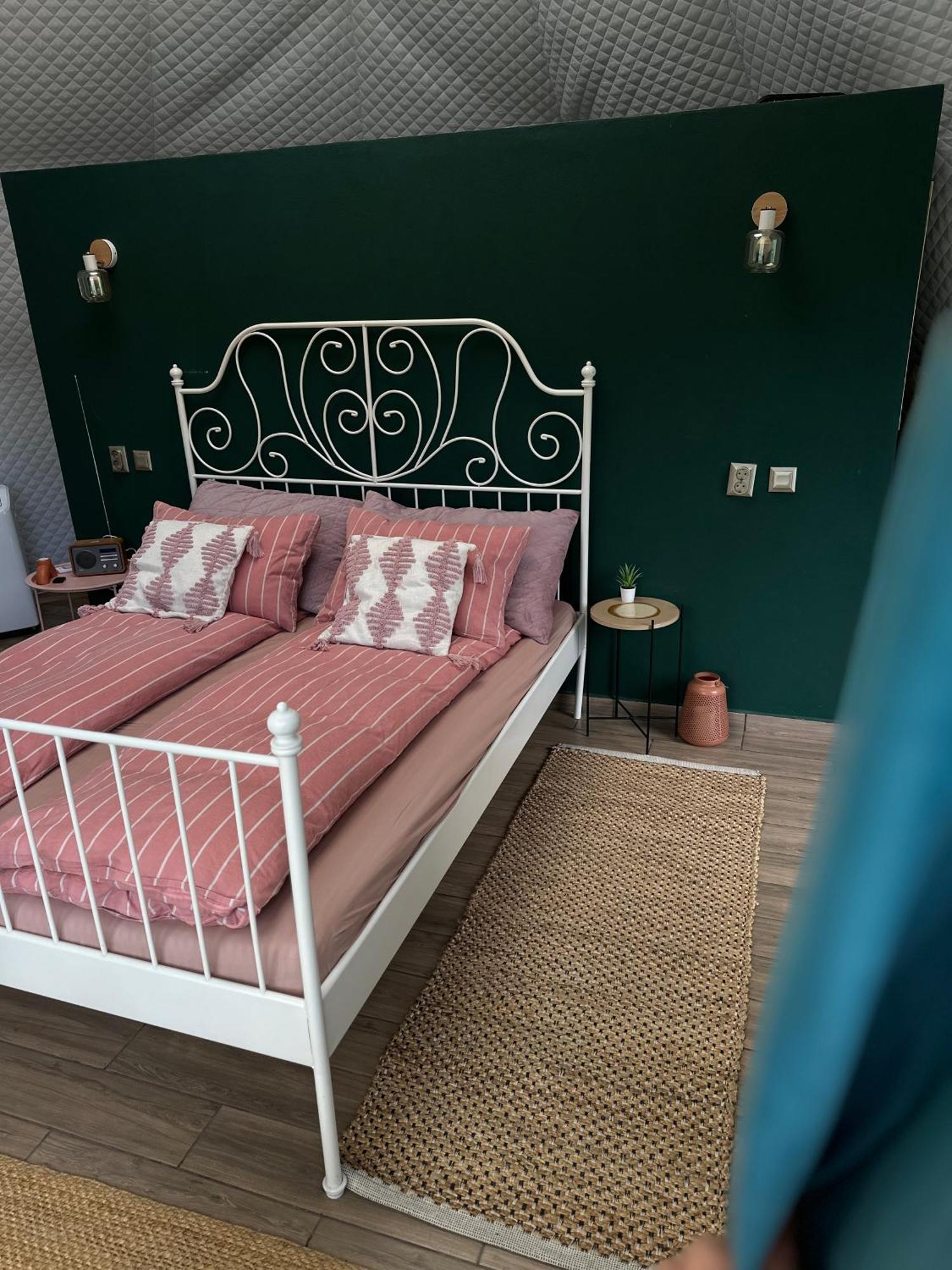 The Frog Glamping Hotel Horezu Bagian luar foto