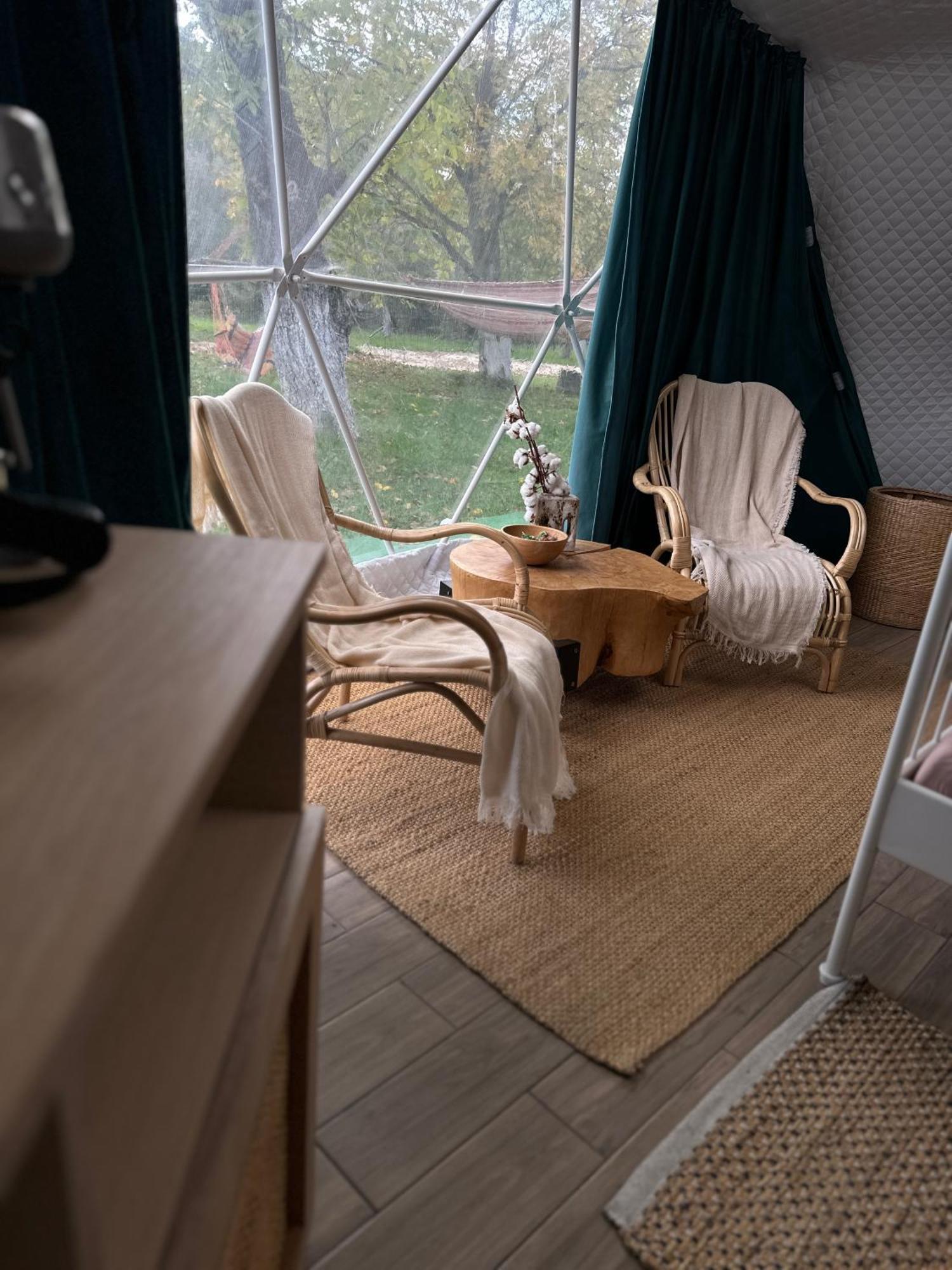 The Frog Glamping Hotel Horezu Bagian luar foto