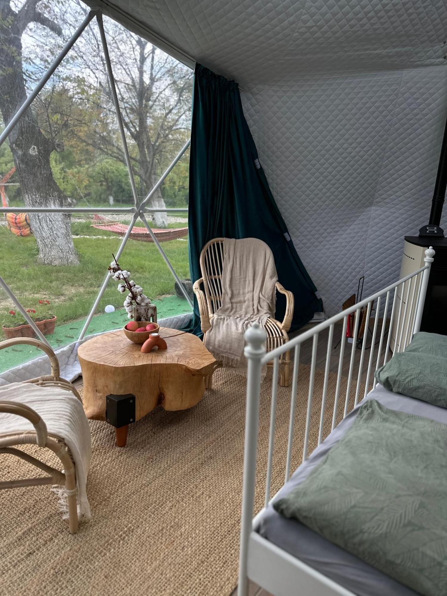 The Frog Glamping Hotel Horezu Bagian luar foto