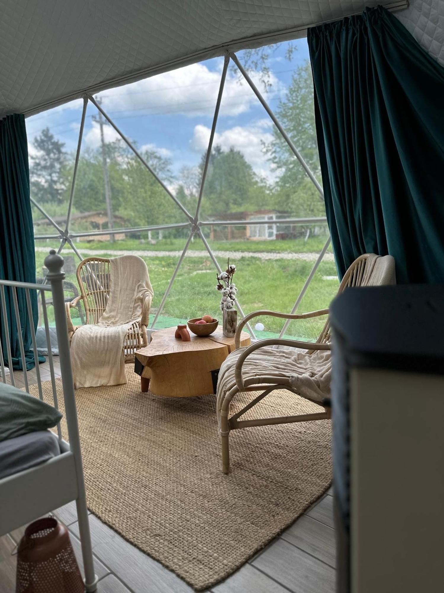 The Frog Glamping Hotel Horezu Bagian luar foto