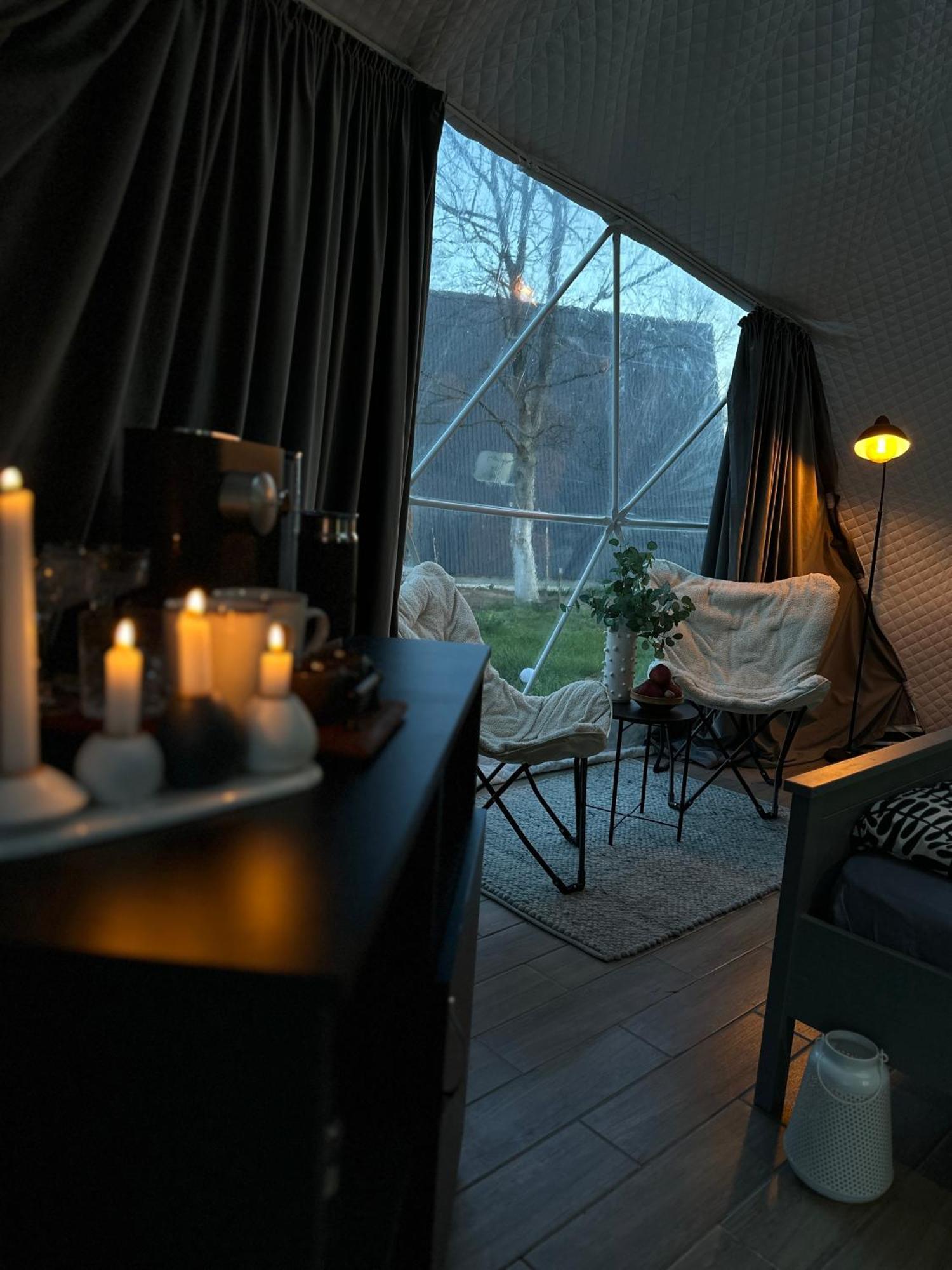 The Frog Glamping Hotel Horezu Bagian luar foto