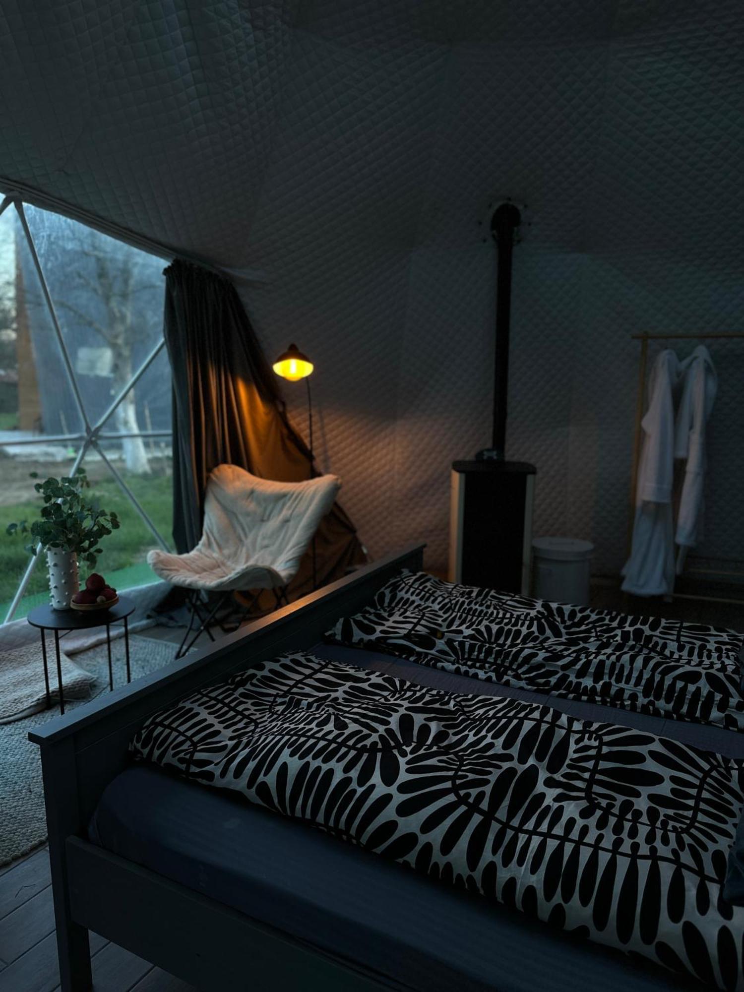 The Frog Glamping Hotel Horezu Bagian luar foto
