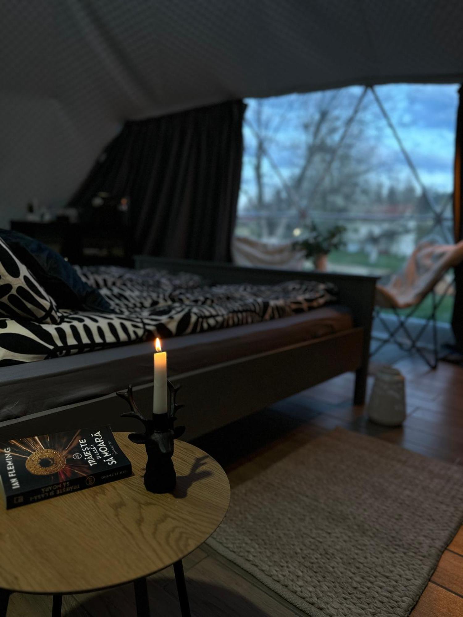 The Frog Glamping Hotel Horezu Bagian luar foto