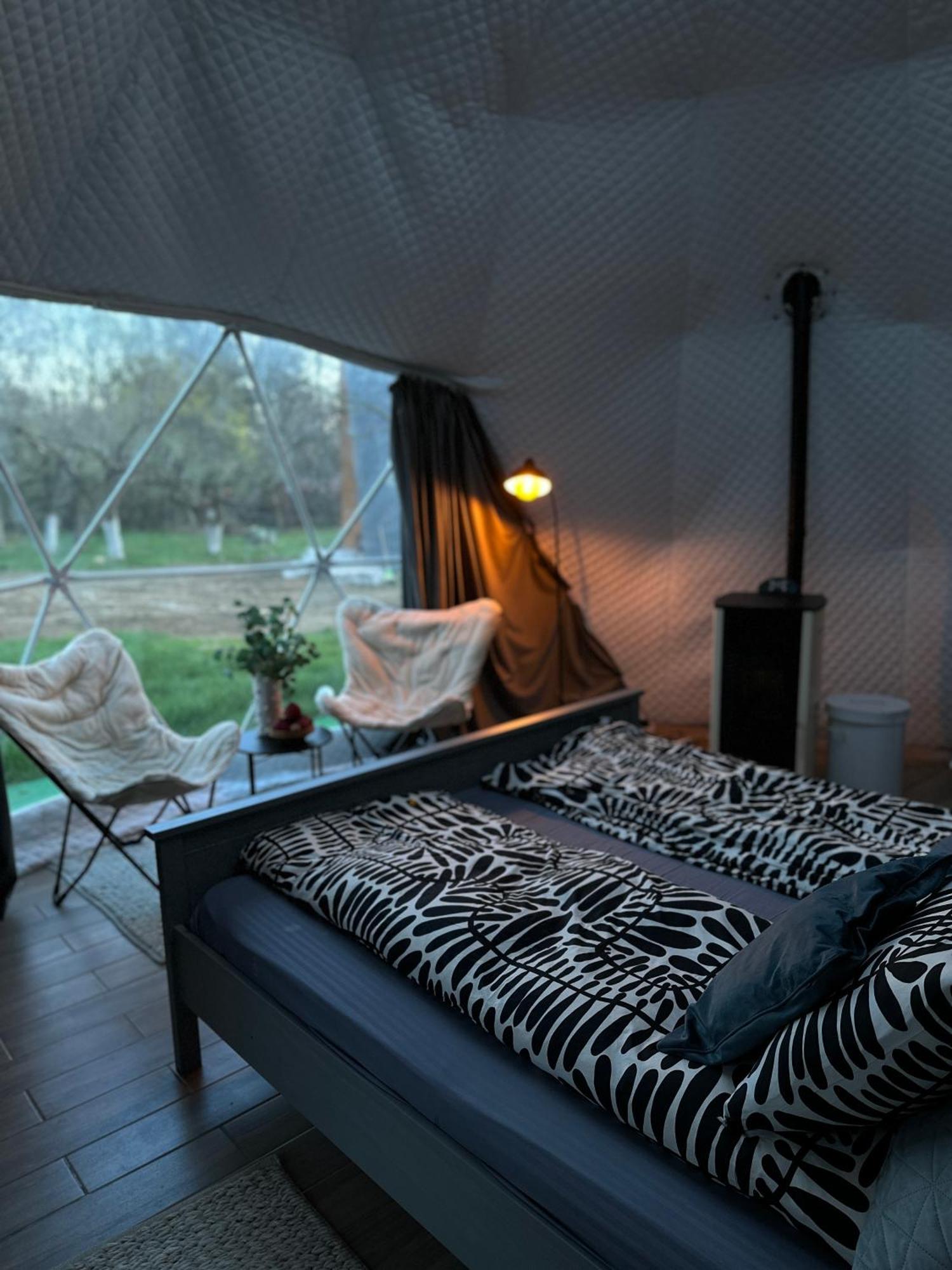 The Frog Glamping Hotel Horezu Bagian luar foto